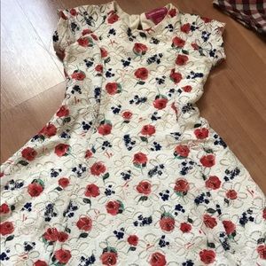 Lace dress with roses